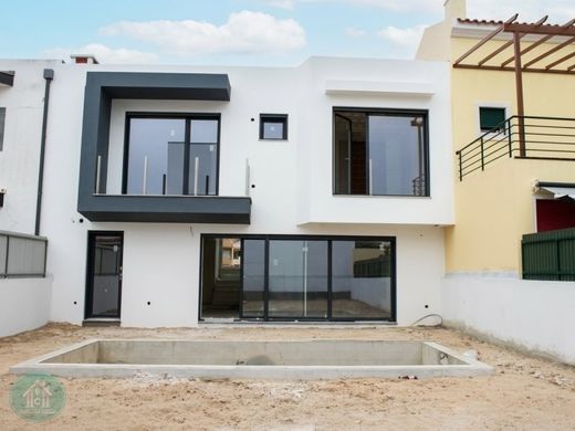 Semidetached House in Setúbal, Distrito de Setúbal