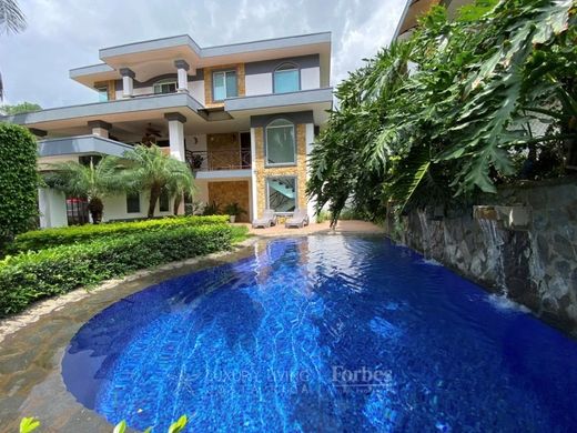 호화 저택 / Escazú, Provincia de San José