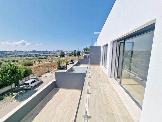 Semidetached House in Almada, Distrito de Setúbal