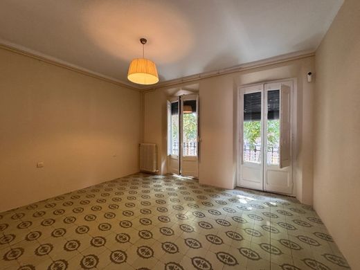 호화 저택 / la Bisbal d'Empordà, Província de Girona