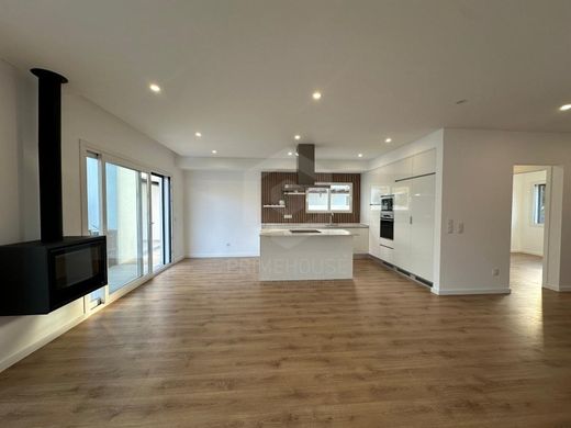 ‏וילה רב-משפחתית ב  Seixal, Distrito de Setúbal