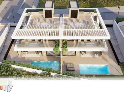 Mehrfamilienhaus in Loulé, Distrito de Faro