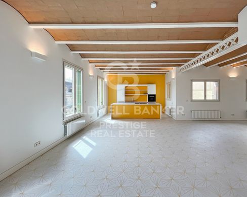 Apartment / Etagenwohnung in Barcelona, Provinz Barcelona