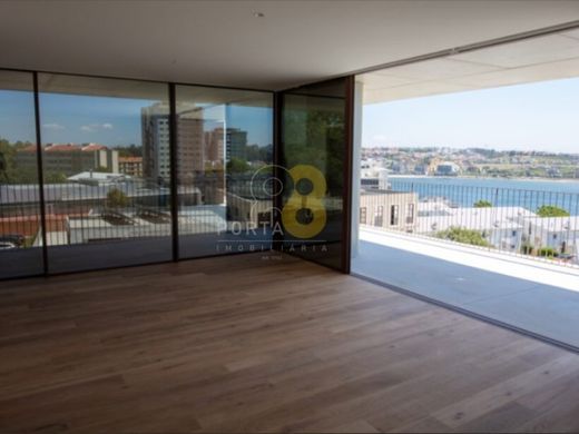 Apartment / Etagenwohnung in Porto, Distrito do Porto