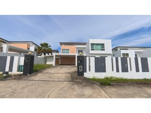 Casa Unifamiliare a Kampong Berakas, Daerah Brunei dan Muara