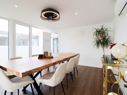 Luxury home in Charneca de Caparica, Almada