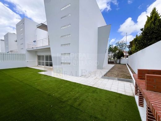 Yarɪ müstakil ev Sesimbra, Distrito de Setúbal