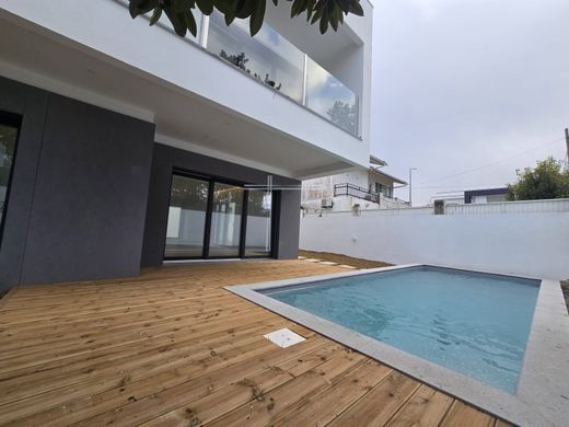 Casa Unifamiliare a Aroeira, Almada