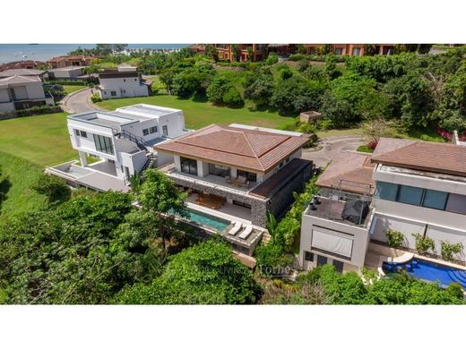 Luxe woning in Jacó, Garabito