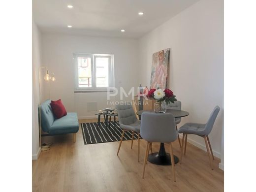 Apartment / Etagenwohnung in Amadora, Lissabon