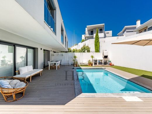 Mehrfamilienhaus in Loures, Lissabon