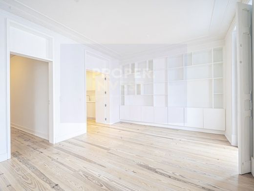 Apartment / Etagenwohnung in Santo António, Lisbon