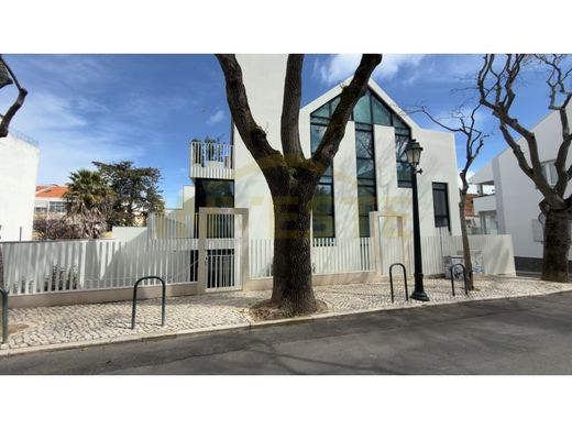 Apartment / Etagenwohnung in Cascais, Lissabon