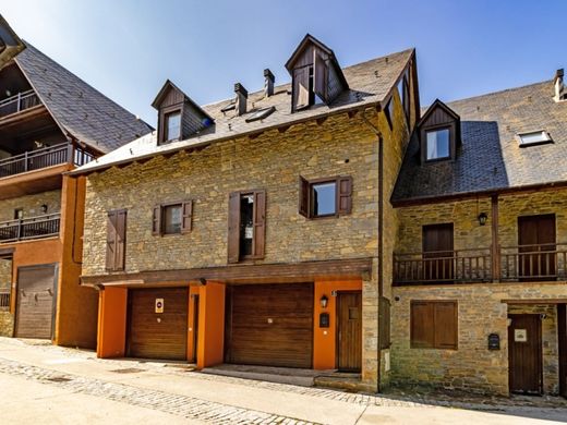 Semidetached House in Vielha e Mijaran, Province of Lleida