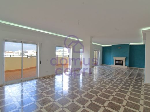 Apartment / Etagenwohnung in Faro, Distrito de Faro
