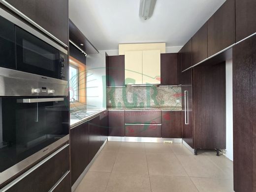 Twee-onder-een-kapwoning in Gondomar, Distrito do Porto