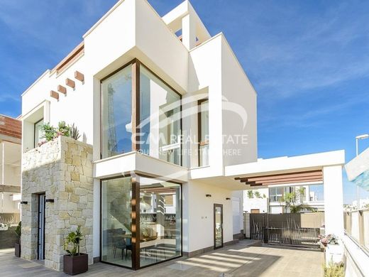 Villa in Los Montesinos, Alicante