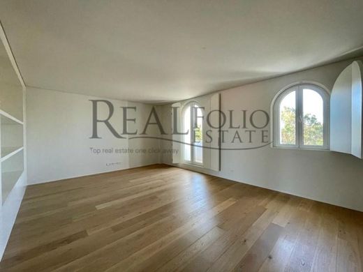 Двухуровневые апартаменты, Alvalade, Lisbon