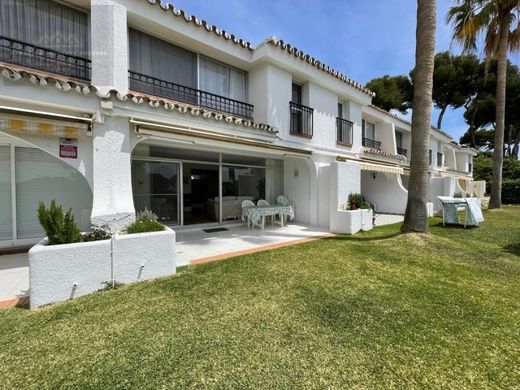 Mehrfamilienhaus in Málaga, Andalusien