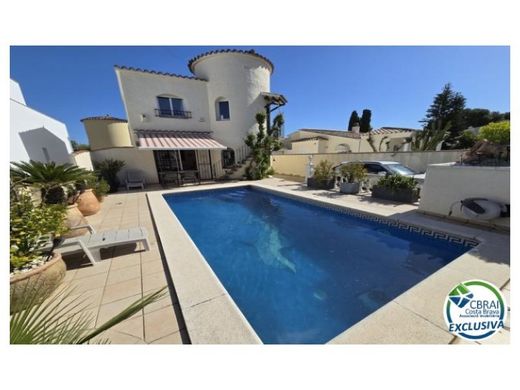 Luxury home in Empuriabrava, Province of Girona