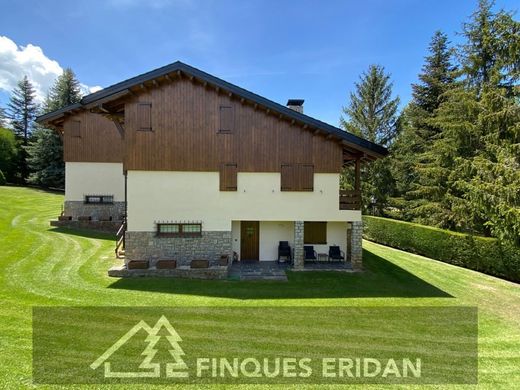 Κτίριο σε Alp, Província de Girona