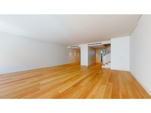 Duplex in Santo António, Lisbon