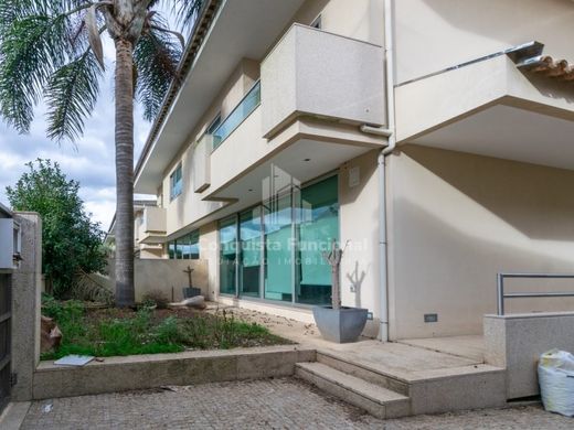 Twee-onder-een-kapwoning in São João da Madeira, Distrito de Aveiro