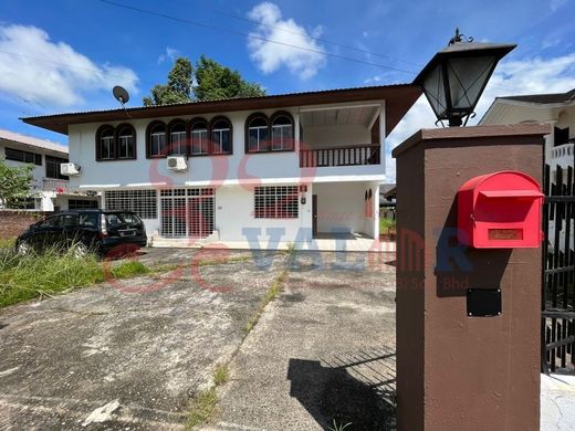 Vrijstaand huis in Kampong Berakas, Daerah Brunei dan Muara