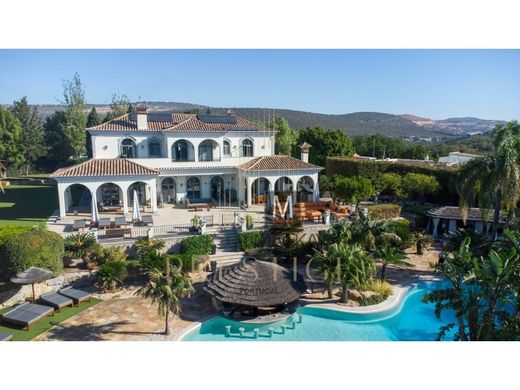 ﻓﻴﻼ ﻓﻲ لولي, Loulé