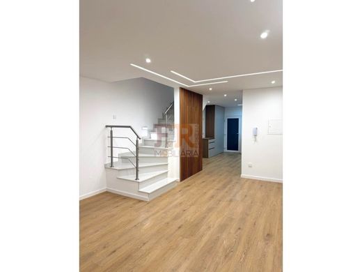 Mehrfamilienhaus in Sesimbra, Distrito de Setúbal