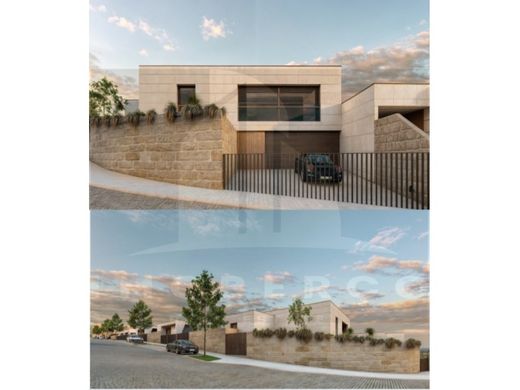 Vrijstaand huis in Guimarães, Distrito de Braga