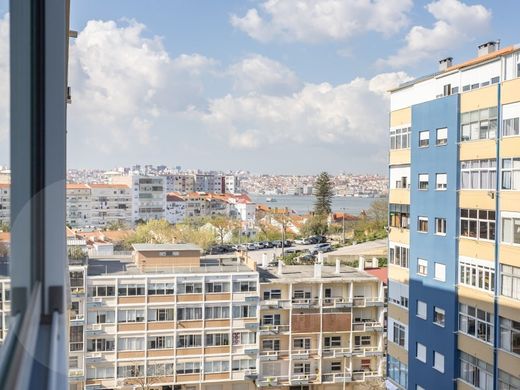 Apartment in Almada, Distrito de Setúbal