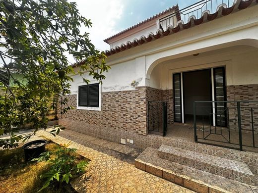 Casa Unifamiliare a São Tomé, Água Grande District