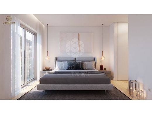 Apartment / Etagenwohnung in Campolide, Lisbon