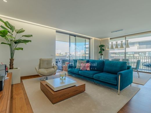 Apartment / Etagenwohnung in Santa Maria da Feira, Distrito de Aveiro