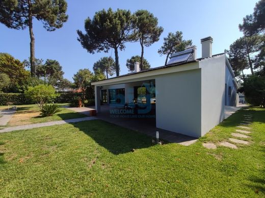 Μονοκατοικία σε Aroeira, Almada