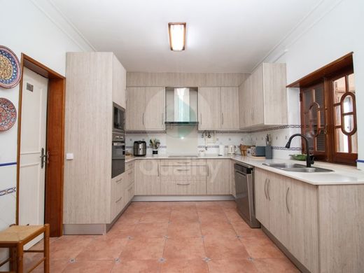 Смежная Вилла, Moita, Distrito de Setúbal