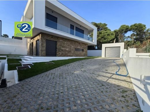 منزل ﻓﻲ Charneca de Caparica, Almada