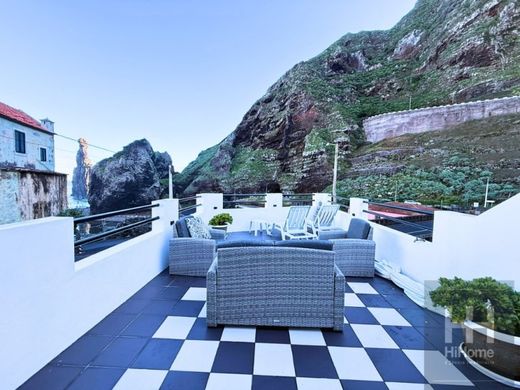 Luxury home in Porto Moniz, Madeira