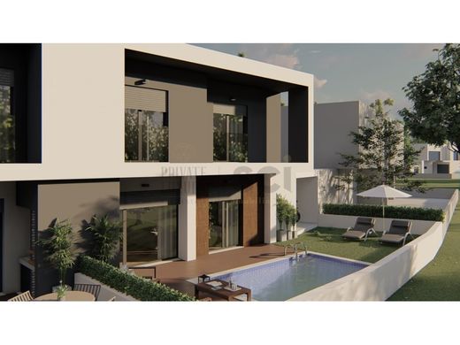 Almada, Distrito de Setúbalの高級住宅