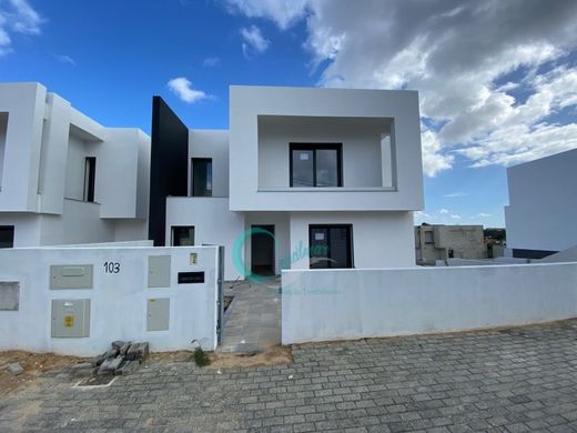 Mehrfamilienhaus in Seixal, Distrito de Setúbal