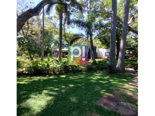 Land in Xochitepec, Morelos