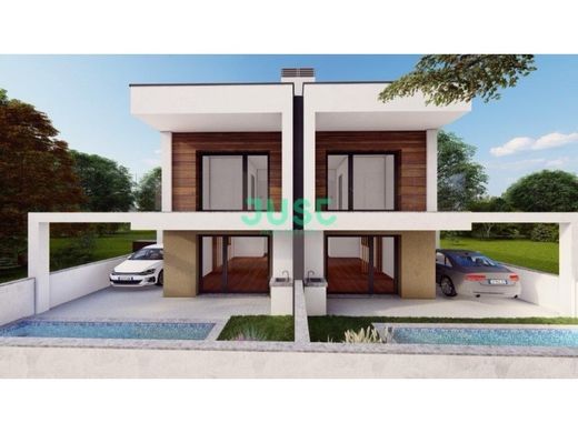 Chalet Pareado en Seixal, Setúbal
