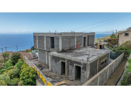 Apartment / Etagenwohnung in Calheta, Madeira