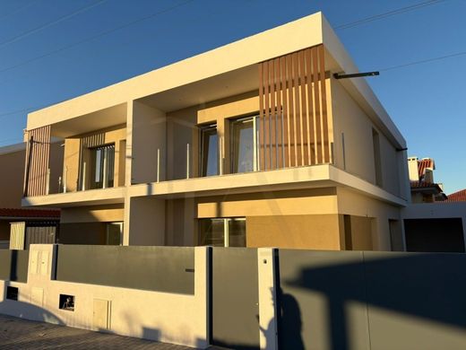 Смежная Вилла, Seixal, Distrito de Setúbal