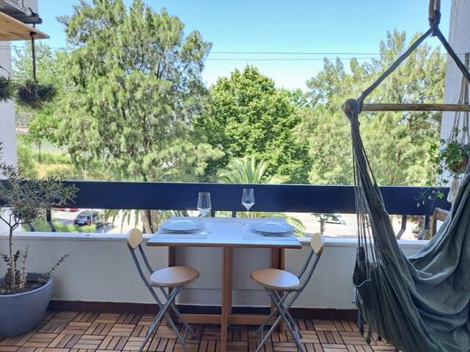 Apartment / Etagenwohnung in Amadora, Lissabon