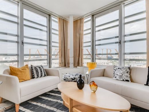 Penthouse in Campolide, Lisbon