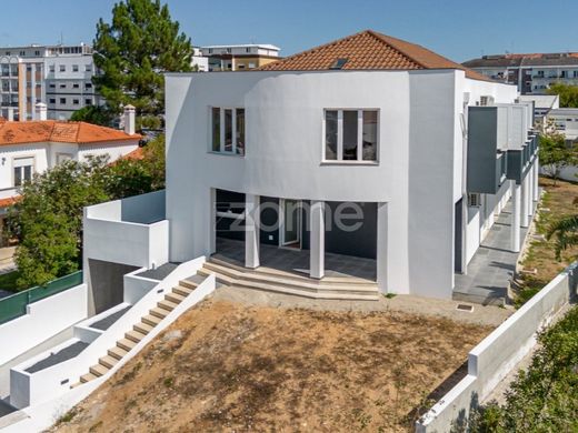 ‏בניין ב  לייריה, Leiria