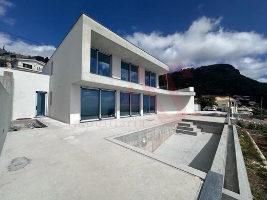 Semidetached House in Calheta, Madeira