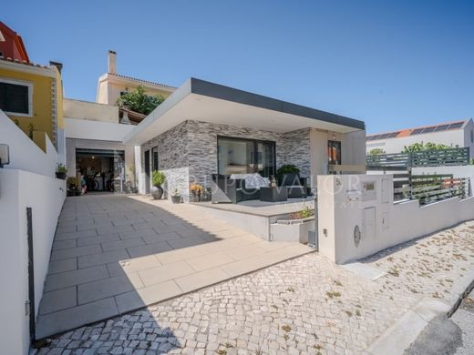 Detached House in Odivelas, Lisbon